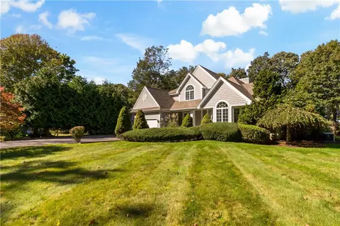 8 Mallard Ln, Tiverton, RI 02878