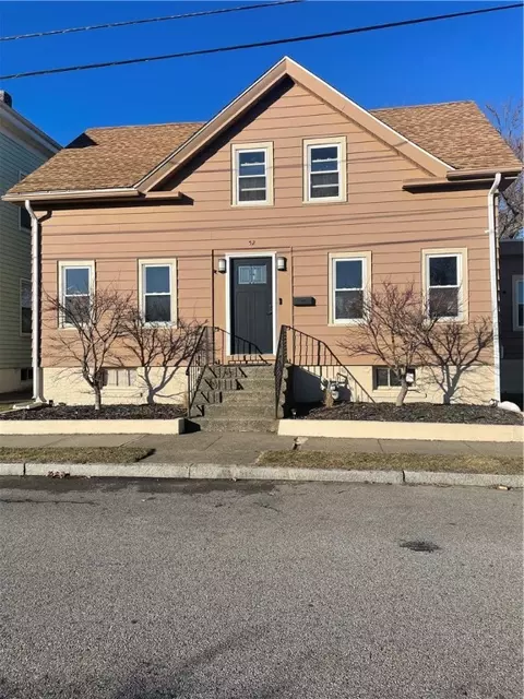 52 Freeborn Ave, East Providence, RI 02914