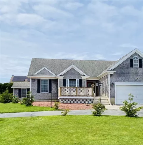 74 Crestview Dr, Portsmouth, RI 02871