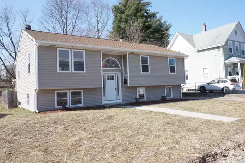 85 Sunnyside Ave, Woonsocket, RI 02895