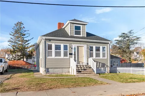 8 Hubbard St, Cranston, RI 02920