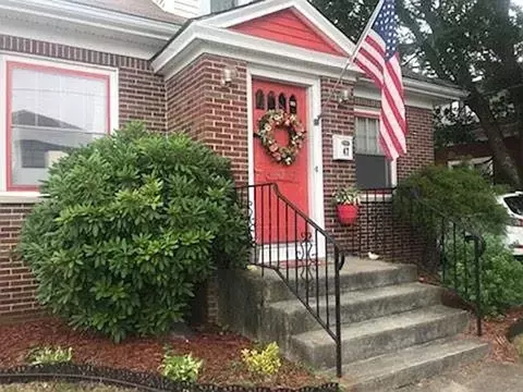47 Waller St, Providence, RI 02908