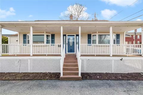 8 Summer St, Lincoln, RI 02838