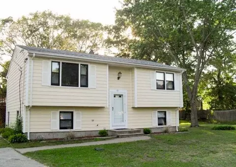 80 Elite Dr, Warwick, RI 02889