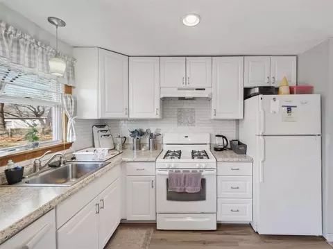 80 Elite Dr, Warwick, RI 02889 photo 4