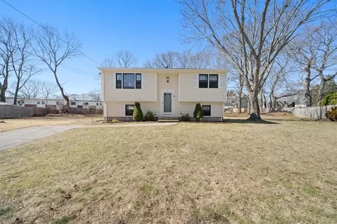 80 Elite Dr, Warwick, RI 02889 photo 2