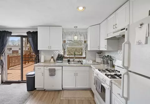 80 Elite Dr, Warwick, RI 02889 photo 3