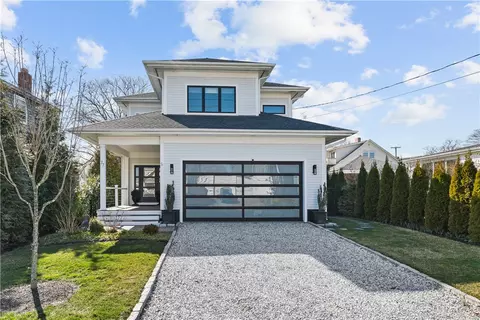 77 Eustis Ave, Newport, RI 02840