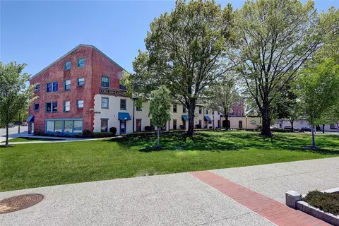 555 S Water St #213, Providence, RI 02903