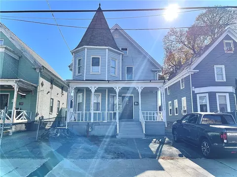 38 Glenham St, Providence, RI 02907