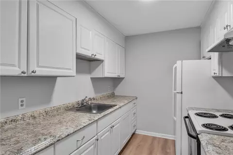 Kitchen - 15 Apache Dr #J, Westerly, RI 02891 photo 2 of 4