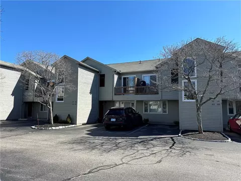 10 East St #104, Cranston, RI 02920