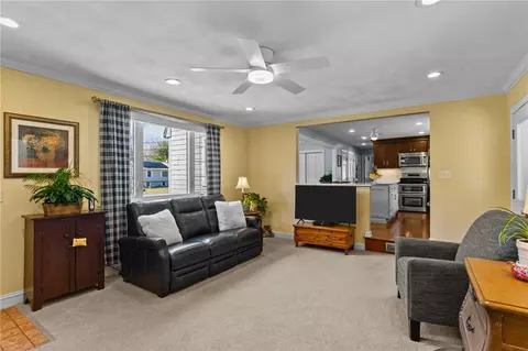 Living - 5 Ivy Dr, Coventry, RI 02816 photo 2 of 4