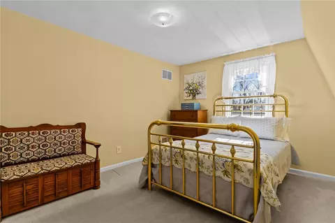 Bedroom - 5 Ivy Dr, Coventry, RI 02816 photo 3 of 7