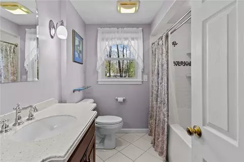 Bath - 5 Ivy Dr, Coventry, RI 02816 photo 1 of 2