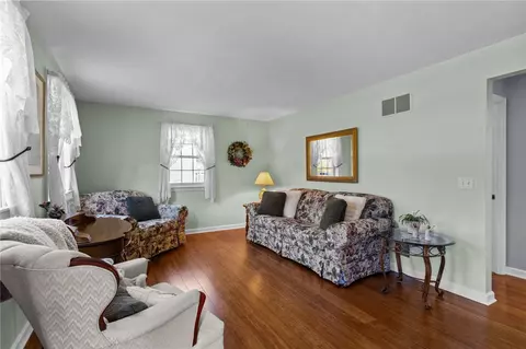 Living - 5 Ivy Dr, Coventry, RI 02816 photo 4 of 4