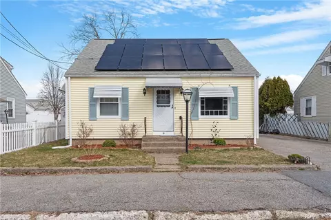 78 Stearns St, Pawtucket, RI 02861