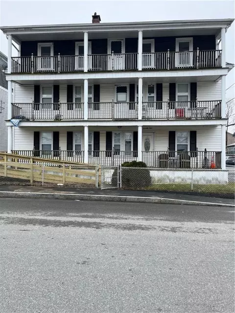 74 Central St, Lincoln, RI 02838