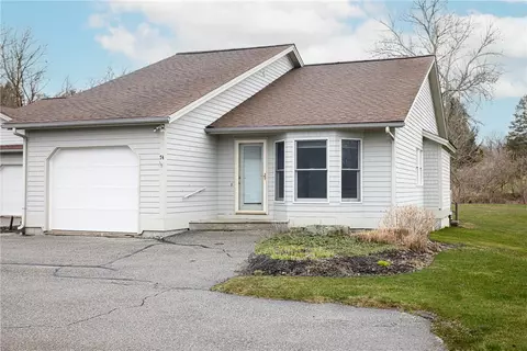 74 Valley Ln, Portsmouth, RI 02871