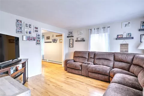 Living - 2 Hazard St, South Kingstown, RI 02879 photo 1 of 4