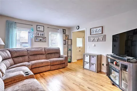 Living - 2 Hazard St, South Kingstown, RI 02879 photo 3 of 4