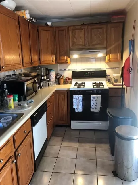55 Logan St, Warwick, RI 02889 photo 3