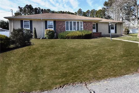 22 Oakhurst Dr, Smithfield, RI 02828