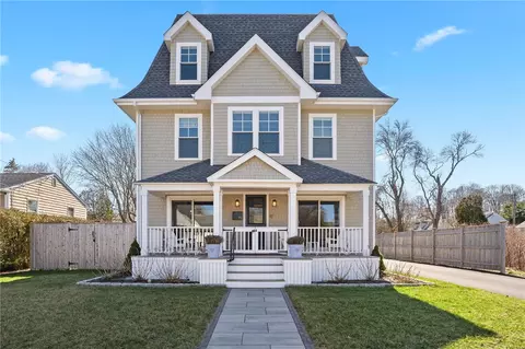 72 Rodman St, Narragansett, RI 02882