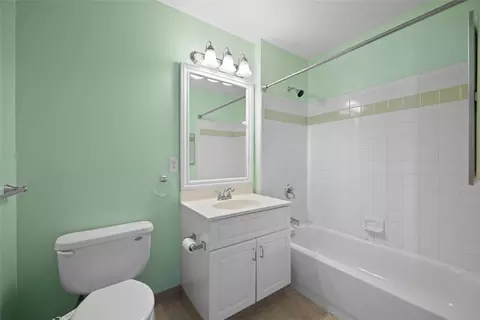 Bath - 94 Mill Street St #304, Woonsocket, RI 02895 photo 2 of 2