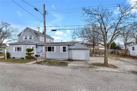 129 Gormley Ave, Portsmouth, RI 02871