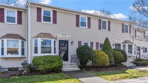 403 Woodhaven Ct, Cranston, RI 02920