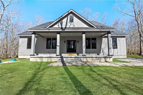 116 Old Farm Ln, Tiverton, RI 02878