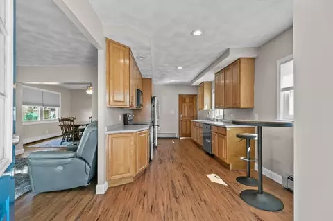 40 Vestal St, Fall River, MA 02720 photo 4