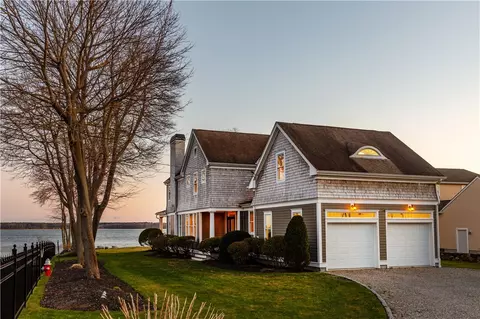 495 Nausauket Rd, Warwick, RI 02886