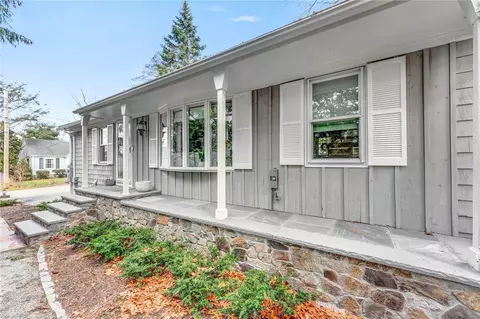 16 Samoset Ave, Barrington, RI 02806