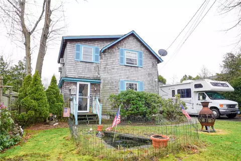 61 Orchard Ave, Barrington, RI 02806