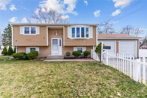 78 Majestic Ave, Warwick, RI 02888