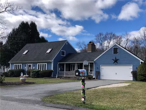 13 Valley Stream Dr, Cumberland, RI 02864