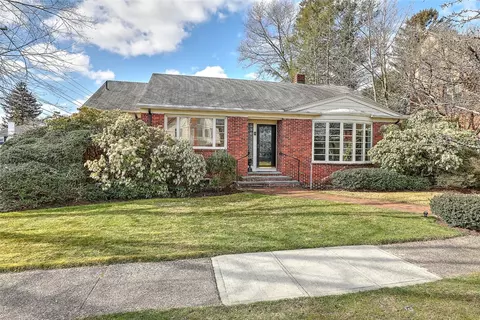 4 Kenilworth Way, Pawtucket, RI 02860