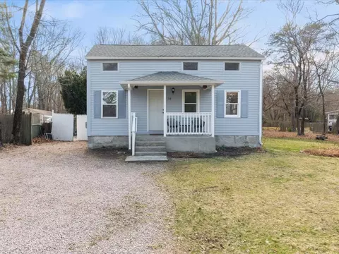 34 Bowling Ln, Westerly, RI 02808
