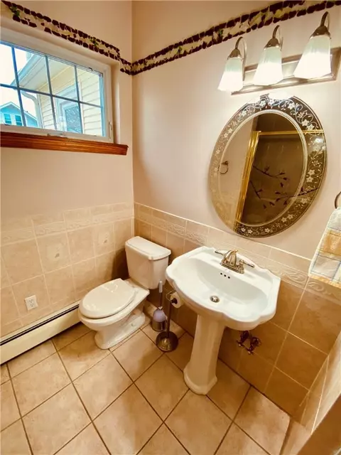 Bath - 132 Morse Ave, Warwick, RI 02886 photo 3 of 6