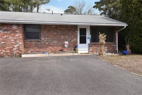 2 Castle Rock Dr #2A, Charlestown, RI 02813