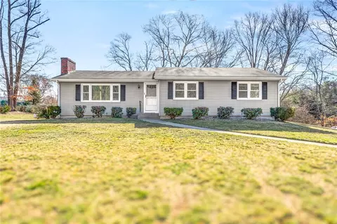25 North Dr, Hopkinton, RI 02804