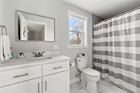 Bath - 37 Parker Ave, Warren, RI 02885 photo 1 of 2