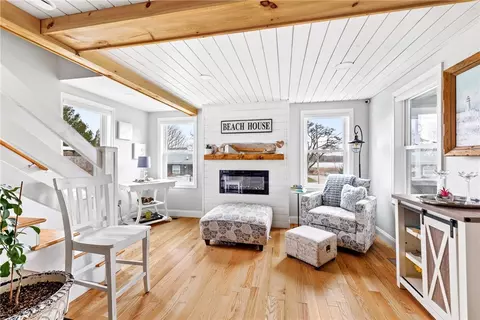 Bedroom - 37 Parker Ave, Warren, RI 02885 photo 1 of 6