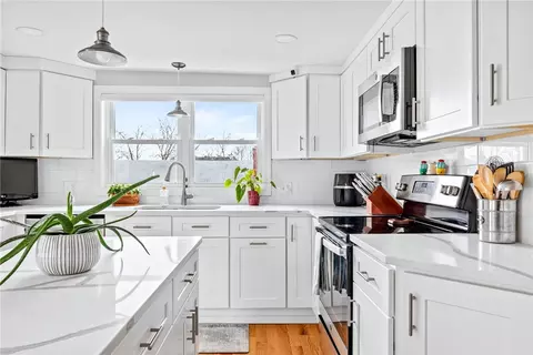 Kitchen - 37 Parker Ave, Warren, RI 02885 photo 2 of 5