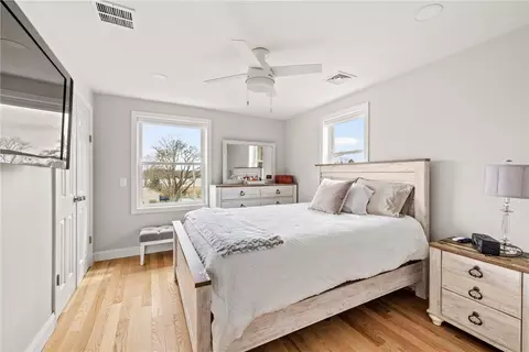 Bedroom - 37 Parker Ave, Warren, RI 02885 photo 3 of 6