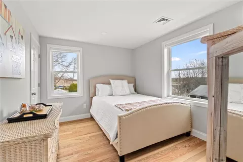 Bedroom - 37 Parker Ave, Warren, RI 02885 photo 5 of 6