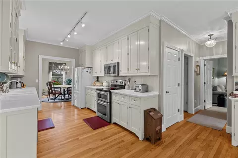 Kitchen - 593 Main St, South Kingstown, RI 02879 photo 5 of 5