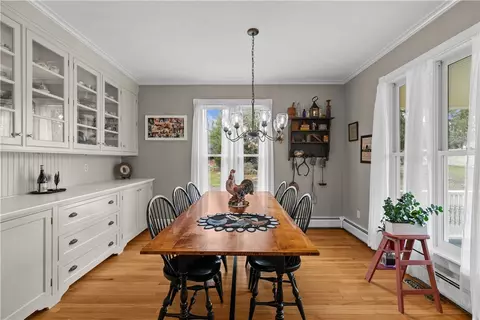 Dining - 593 Main St, South Kingstown, RI 02879 photo 2 of 5